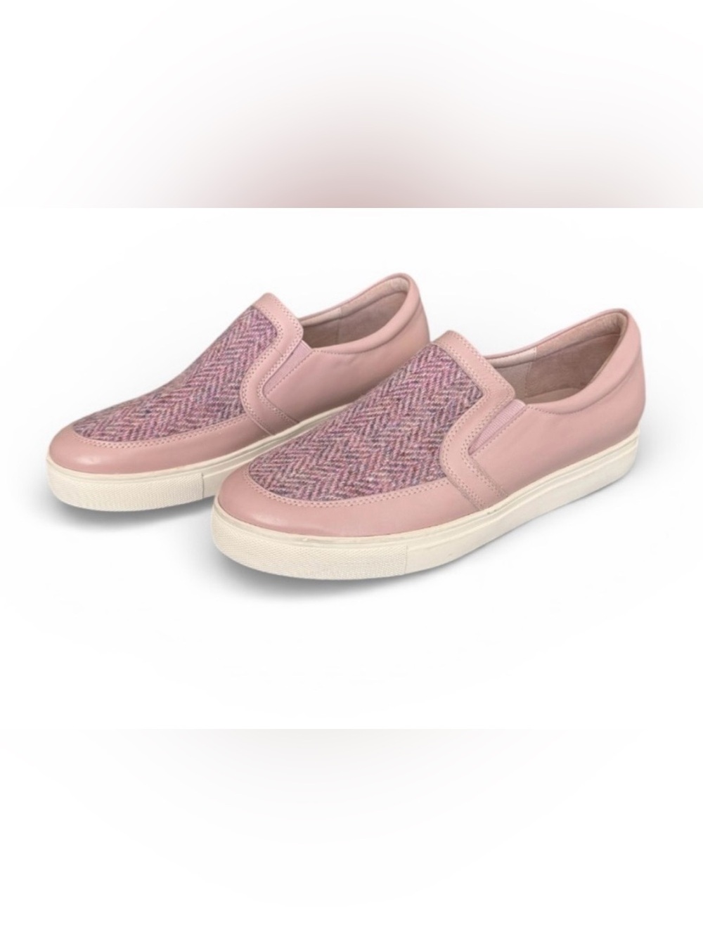 Islander women’s 8 Haris tweed and suede pink slip on sneakers